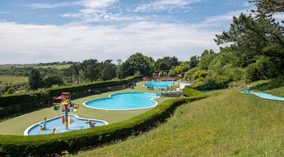 Luxury 3 Bedroom Maple View Lodge, Newquay, Cornwall Apartment