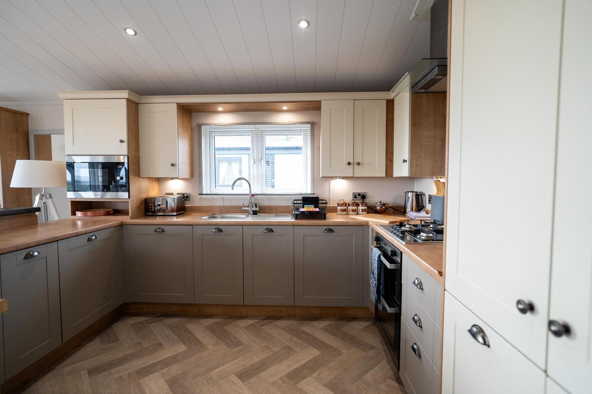 Luxury 3 Bedroom Maple View Lodge, Newquay, Cornwall Apartment