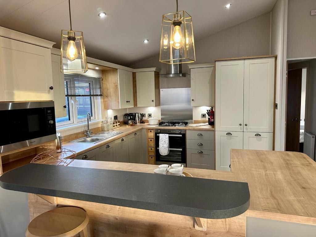 Luxury 3 Bedroom Maple View Lodge, Newquay, Cornwall Apartment *